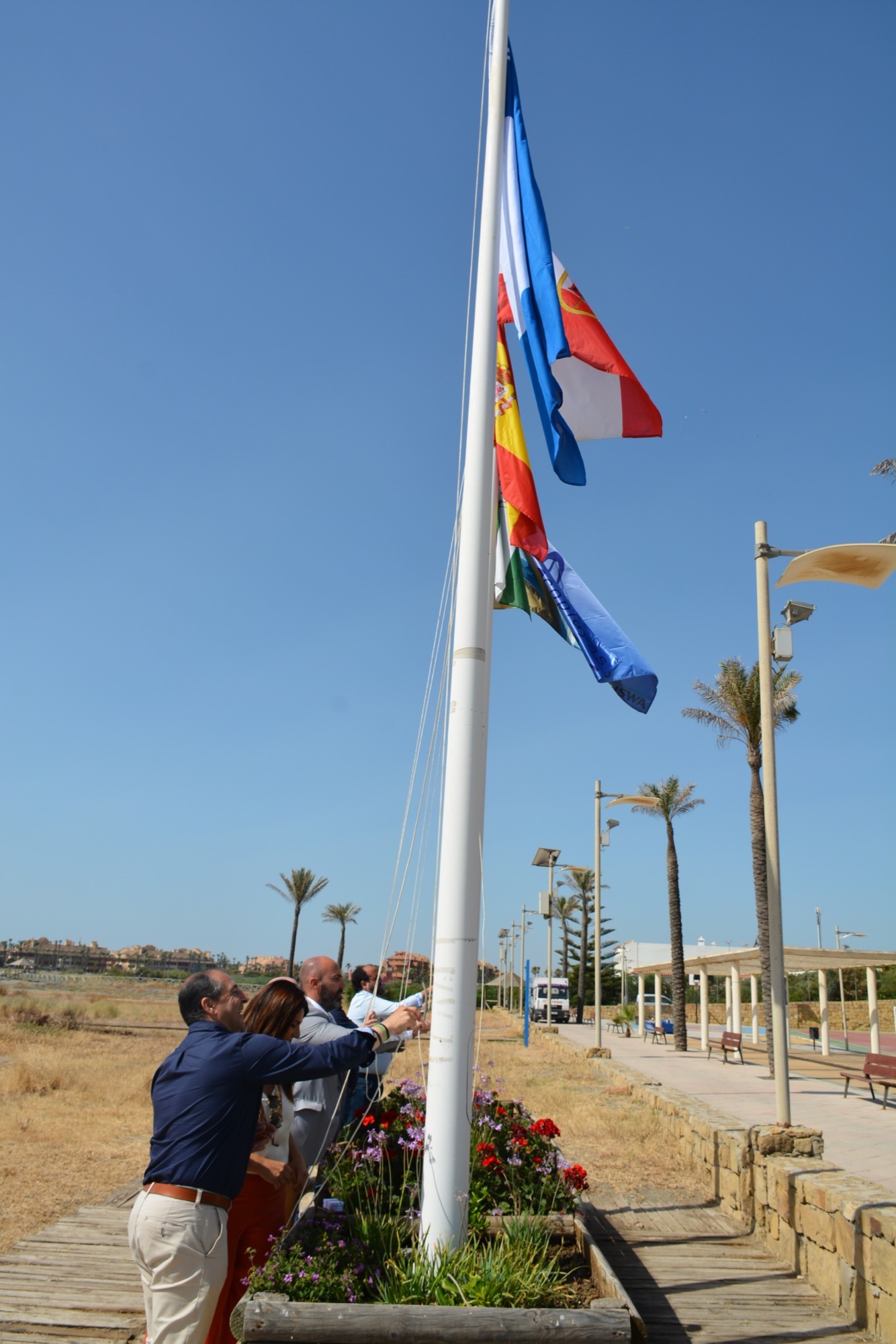 Izadas Las Banderas Azules En Tres Playas De San Roque | San Roque